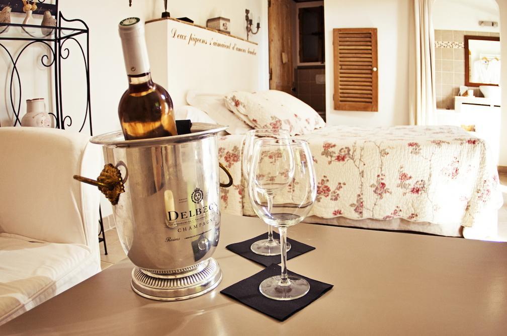L'Abri Du Poete Bed & Breakfast Besse-sur-Issole Bilik gambar