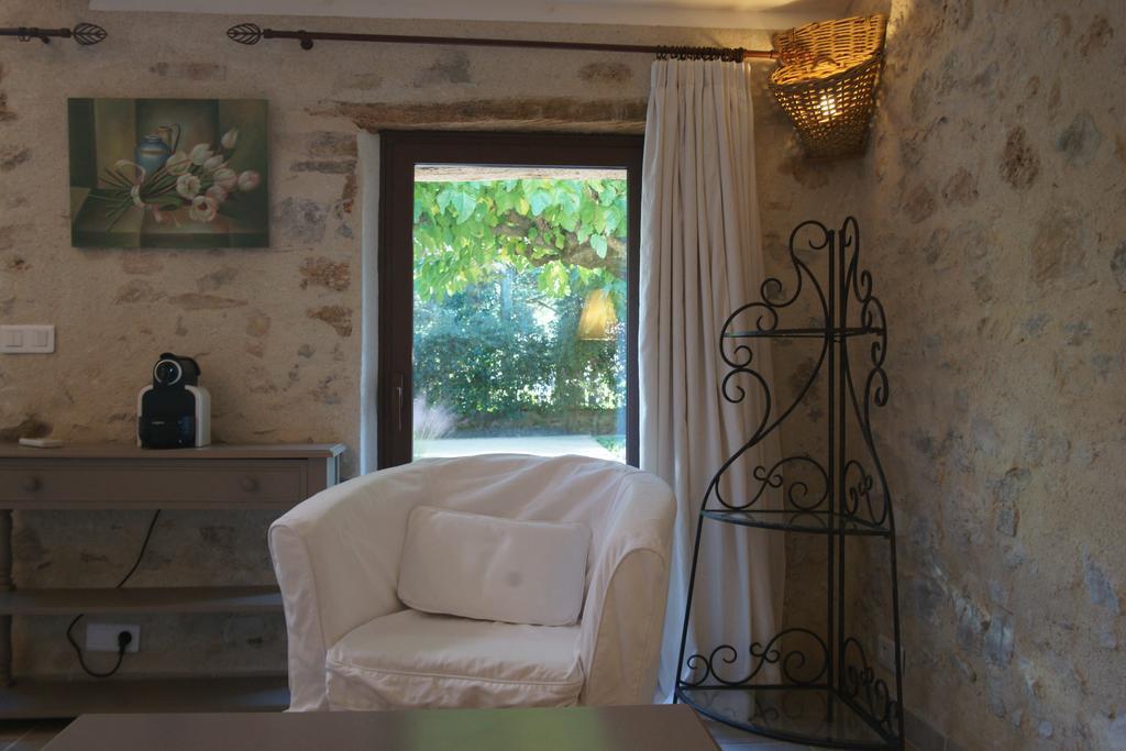 L'Abri Du Poete Bed & Breakfast Besse-sur-Issole Bilik gambar